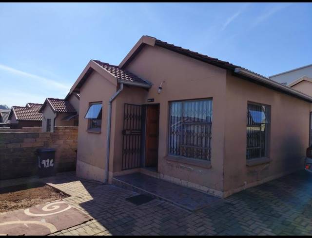 2 BEDROOM HOUSE FOR SALE IN FLEURHOF